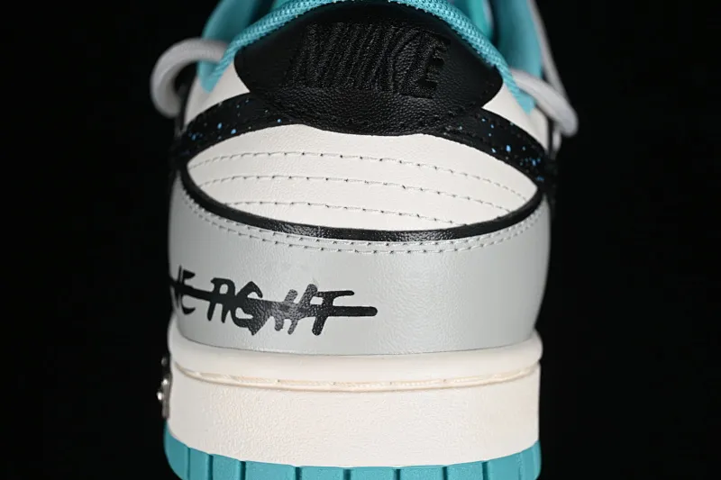 All Categories Nk SB Dunk Series Nk SB Dunk Low Low-top sneakers Nk Dunk Low Panda Prank Star Trek SB strappy low-top casual sneakers DV0833-101